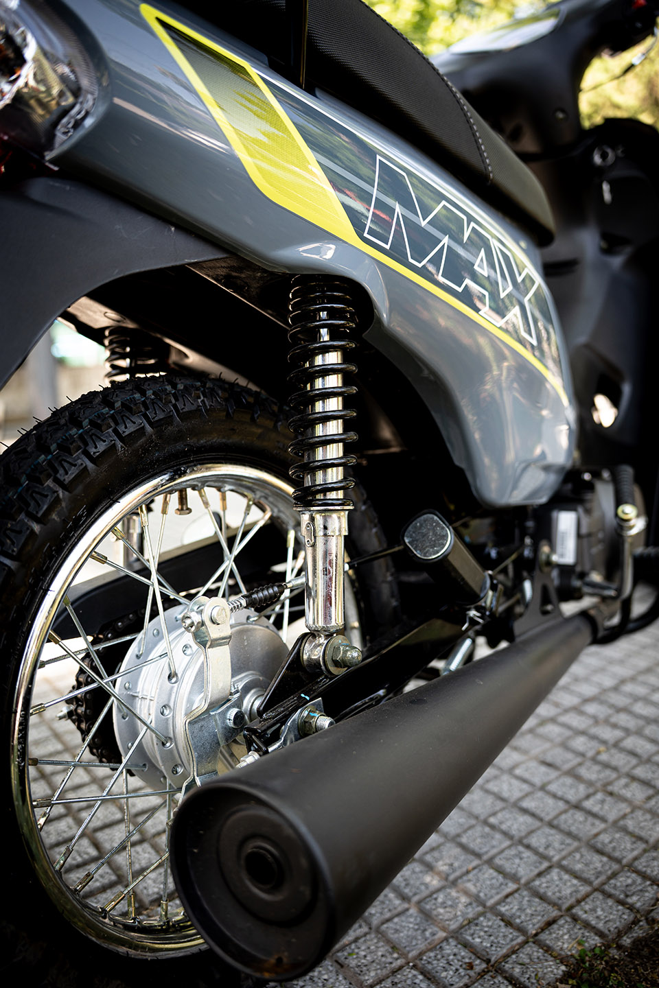 Rueda y suspension de la moto